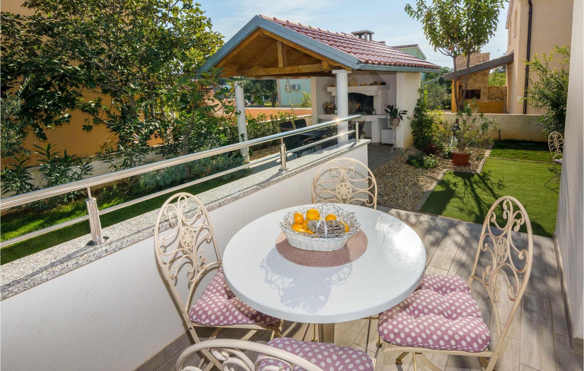 Nice Apartment In Vrsi-Mulo With Wifi Zewnętrze zdjęcie