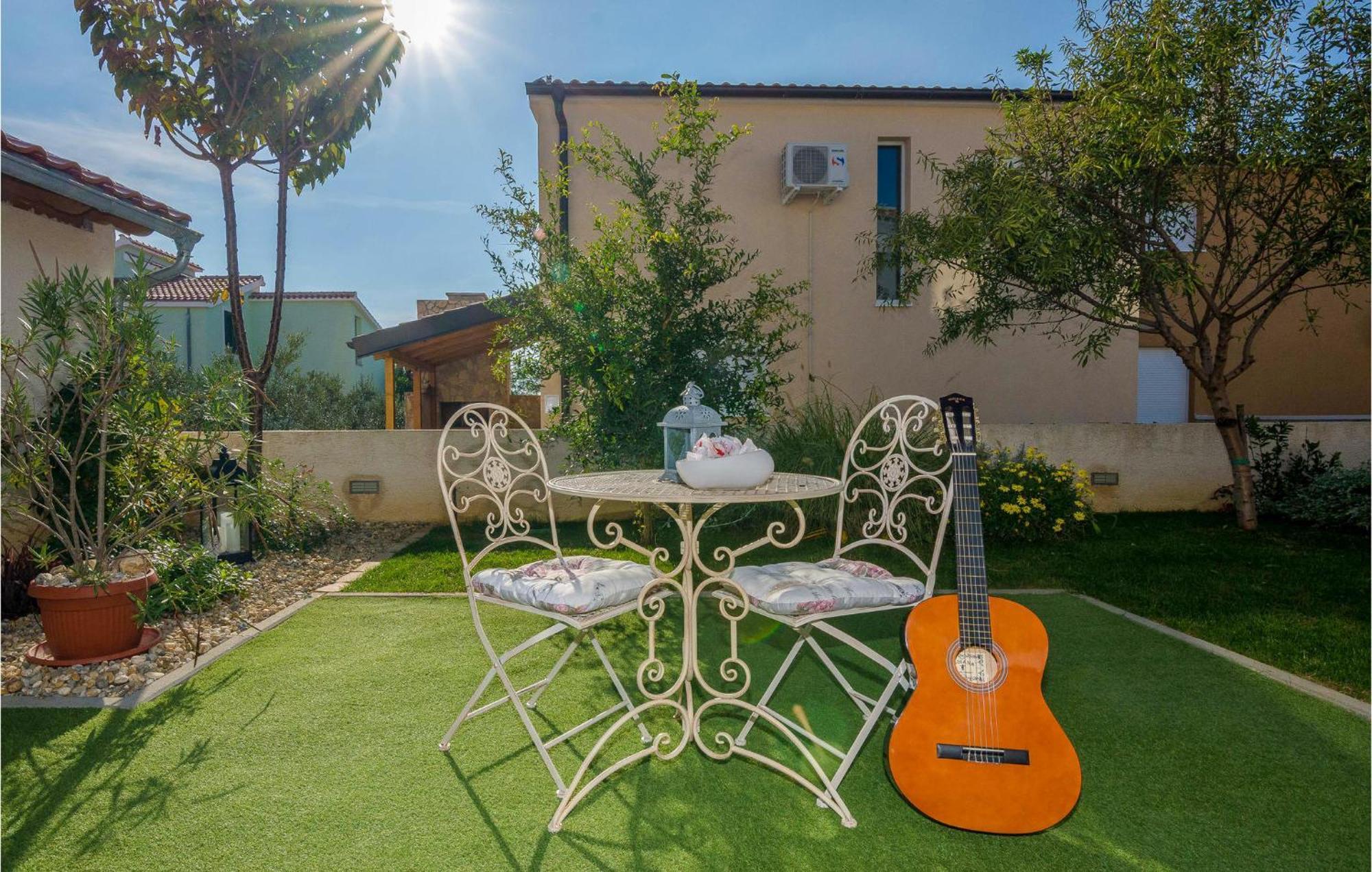 Nice Apartment In Vrsi-Mulo With Wifi Zewnętrze zdjęcie